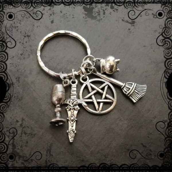 Wholesale Gothic Wicca Keychain Set Alloy Broom Cauldron Dagger Cup Pentagram Key Ring Gift Accessory