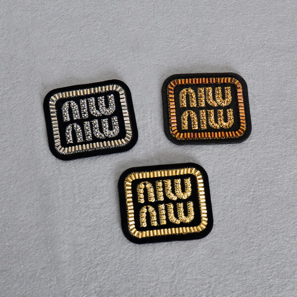 Wholesale Fashion Embroidered Letter Patch Heart Design for Clothing Towel Accessory