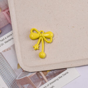 Hanging bow-yellow