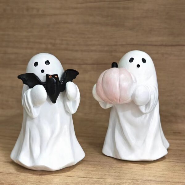 Wholesale Halloween Cute Ghost Resin Figurine Holding Pumpkin Home Decor Accent