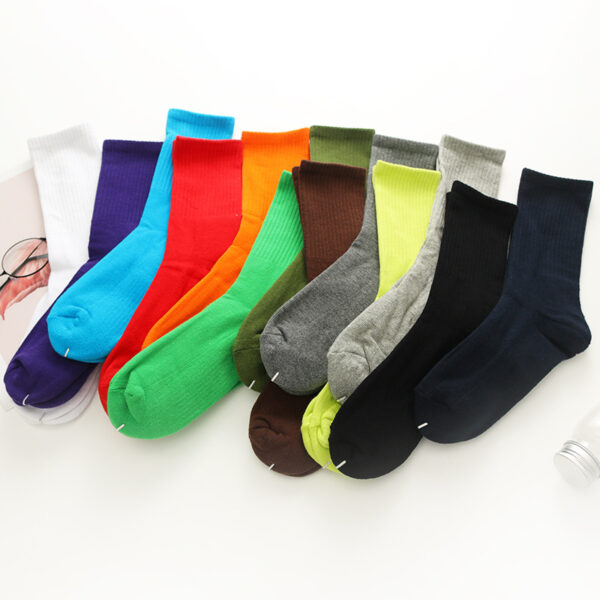 Wholesale Solid Color Mid Calf Cotton Socks Everyday Wear Fashion Accessory for Men and Women
