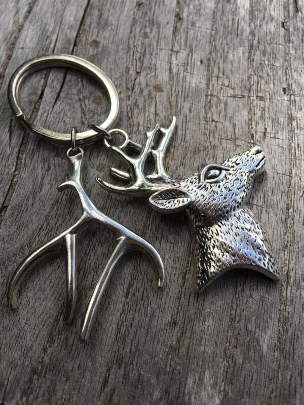 oly-6de2683fac1237f349b86a039cd3e7a9 Wholesale Christmas Reindeer Keychain Pendant Fashion Alloy Car Key Accessory DIY Gift