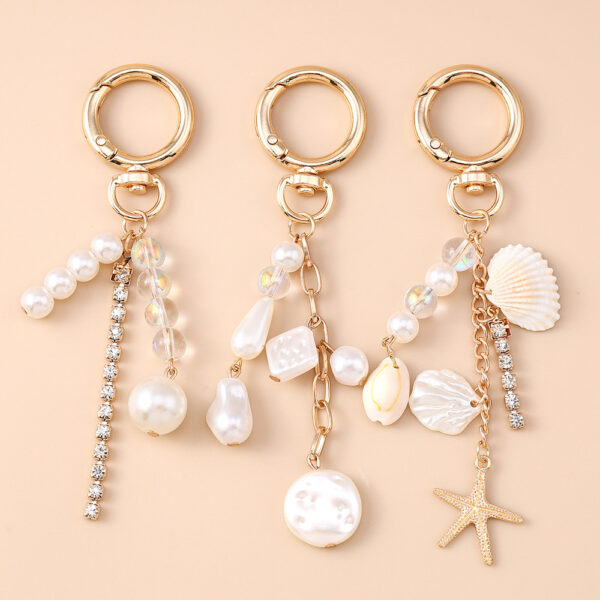 Wholesale Trendy Pearl Rhinestone Keychain Zinc Alloy Fashion Accessory for Bag or Car Key