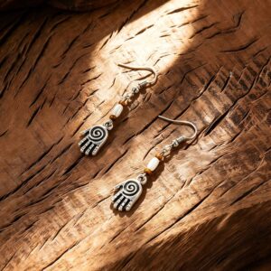A pair of spiral palm ear hooks (fg1666-1)
