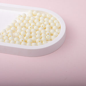 Y083 White / 6mm, aperture is about 1mm (about 165 pieces in a pack of 20g)