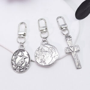 Wholesale Vintage Distressed Zinc Alloy Keychain with Crescent Moon and Starfish Design, Trendy Bag Charm