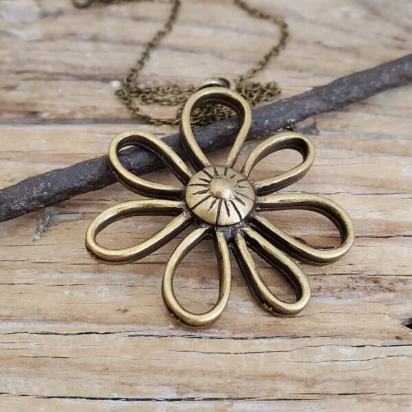 oly-730679a337fc0b3fe607682ed6ce833a Wholesale Ancient Gold Alloy Flower Pendant Necklace for Women Gift Jewelry Accessory