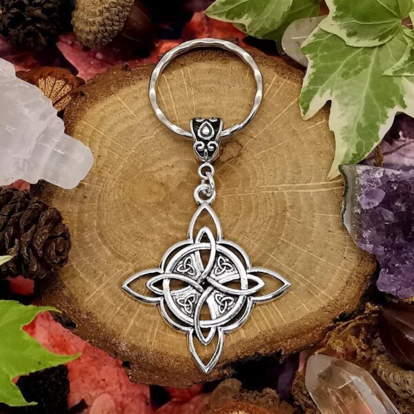 Wholesale Gothic Witch Hecate Keychain Retro Alloy Charm Key Chain Pendant Boutique Resale