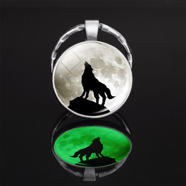 Wholesale Metal Glow in the Dark Wolf Keychain Glowing Wolf Head Pendant for Kids Gift