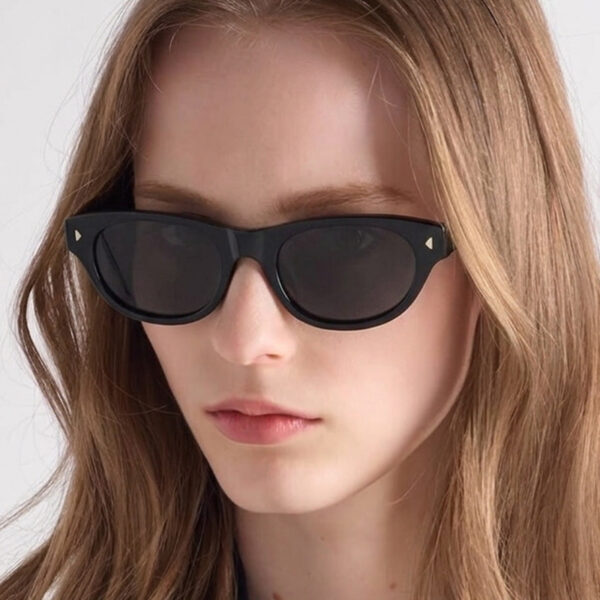 Wholesale Retro Square Frame Sunglasses with Rivet Details Trendy Women's Fashion Accessory for Outdoor Driving