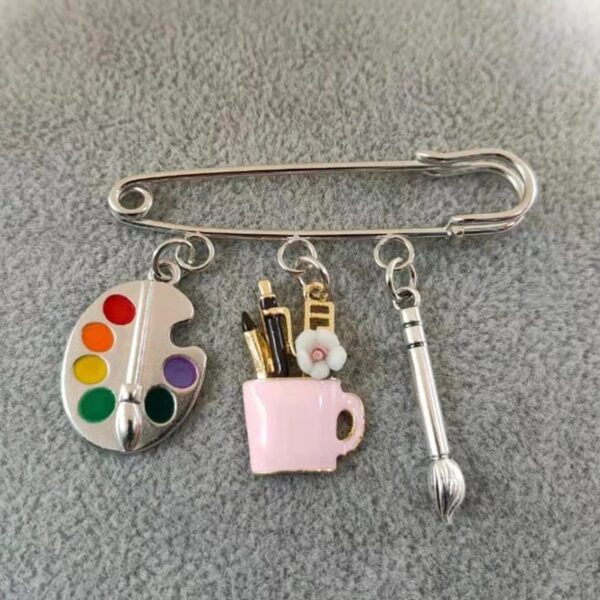 Wholesale Zinc Alloy Artist Palette Brooch Pin Stylish Jewelry Accessory for Art Lovers