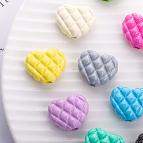 oly-77a1b43838785d755495533d3313b528 Wholesale Heart Cutout Grid Acrylic Beads Trendy DIY Jewelry Making Kit Fashion Accessory Gift for Resale