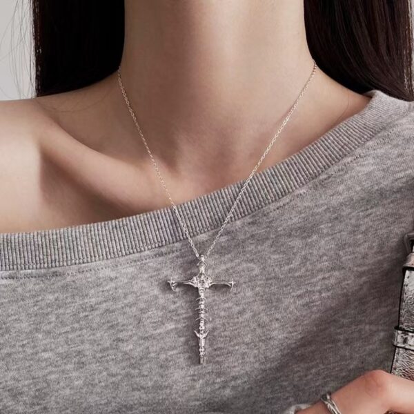 Wholesale Stylish Cross Pendant Necklace with U Shaped Bamboo Chain Fashion Jewelry Accessory for Women
