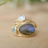 oly-786c6e11725e9802384238056e657dd9 Wholesale Stylish Gold Tone Alloy Shell-Shaped Ring Women's Geometric Jewelry Accessory for Boutique Resale