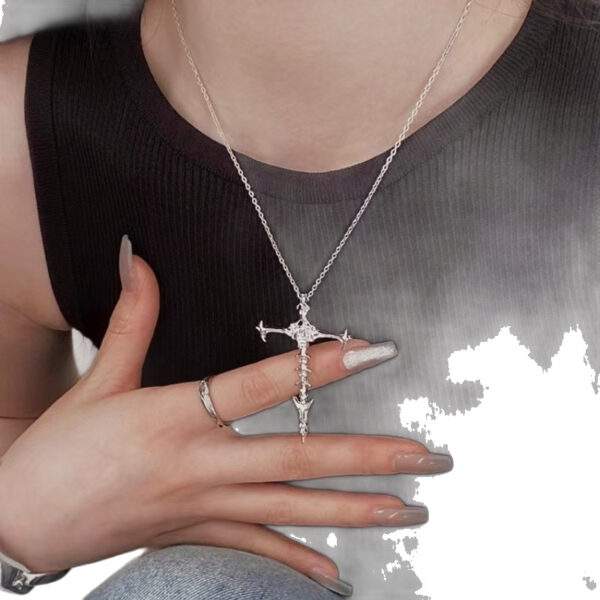 Wholesale Stylish Cross Pendant Necklace with U Shaped Bamboo Chain Fashion Jewelry Accessory for Women