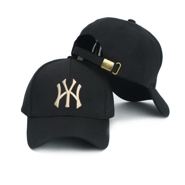 Wholesale Trendy White Baseball Cap with Embroidery Letter for Outdoor Sports