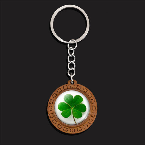 Wholesale Wood Four Leaf Clover Keychain Vintage Carved Pendant Unisex Gift