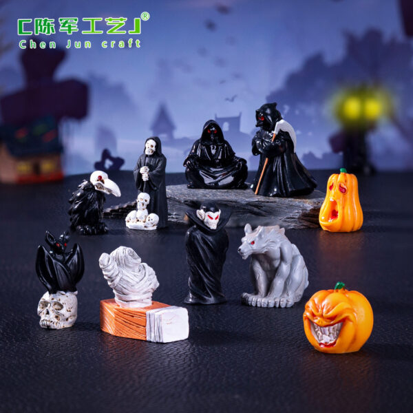 oly-7a26e6f111dc62716c8f9c5d623f2a0d Wholesale Halloween Werewolf Resin Figurine Decorative Ornament for Resale