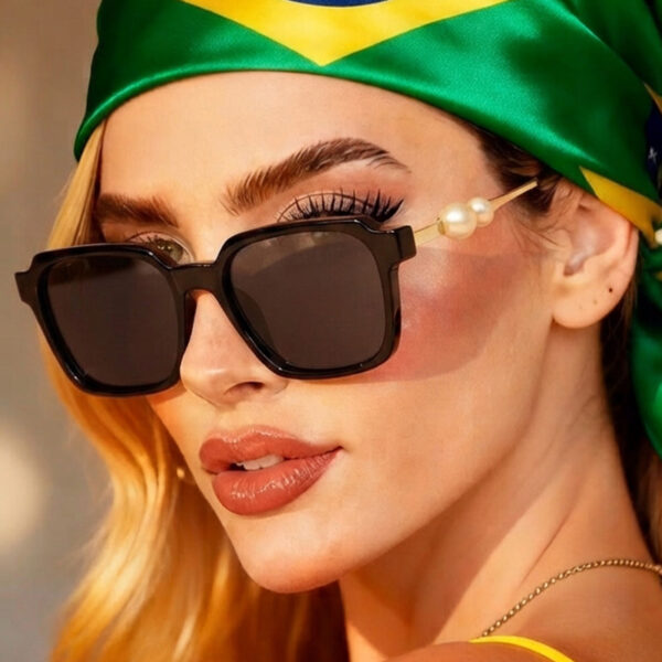 oly-7c92ff845101e8da9210546c81b0119d Wholesale Retro Square Frame Y2K Sunglasses UV400 Black Fashion Accessory for Resale