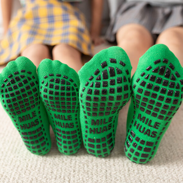 oly-7d6cc855de6a0cdf3b848dc5b356769b Wholesale Cotton Anti Slip Socks Stylish Candy Color for Women Everyday Wear