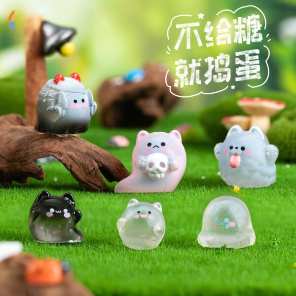 oly-7d9134ce2f8043ff632f8a1ca497caac Wholesale Resin Glow-in-the-Dark Little Ghost Ornament Halloween Car Desk Decorative Accessory
