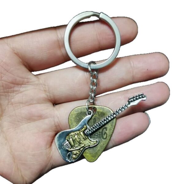 Wholesale Vintage Guitar Pick Keychain Punk Rock Stainless Steel Key Ring Unisex Fashion Accessory