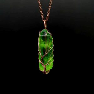 Green crystal column ancient red copper / pure natural