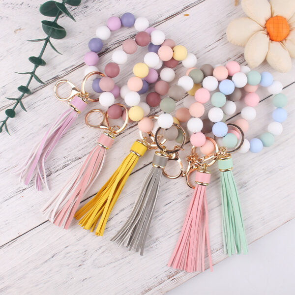 oly-86d28ed93a4a33f75a6ffcf3260eb91a Wholesale Silicone and Wood Wrist Keychain Pendant European Style Green Key Ring Fashion Accessory for Birthday Gifts