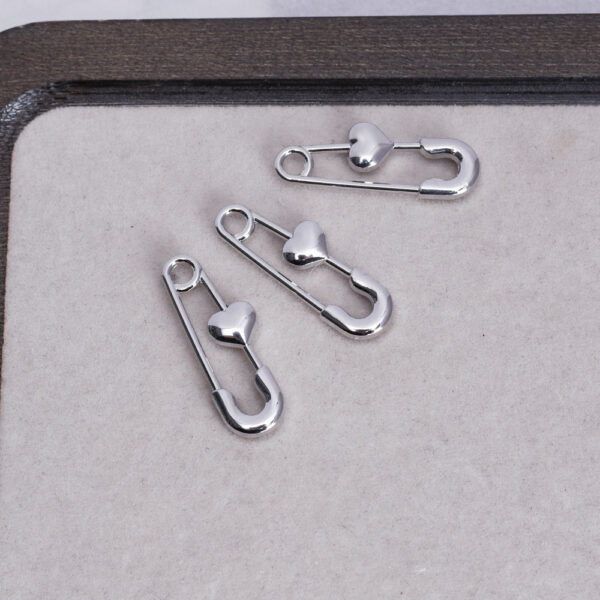 oly-873fee59f5d5870e0e2b17be59eb8207 Wholesale White Gold Tone Love Pin Zinc Alloy Pendant DIY Keychain Phone Chain Fashion Accessory Boutique Resale