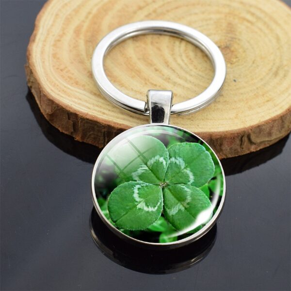 Wholesale Trendy Four Leaf Clover Keychain Metal Electroplating Fashion Accessory for Resale
