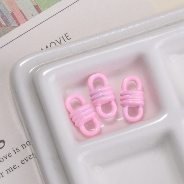 oly-8a6a567cb289d9e8e31385cf79d7f352 Wholesale Stylish Mixed Color Alloy 8 Shaped Buckle Connector for DIY Phone Keychain Craft Supply