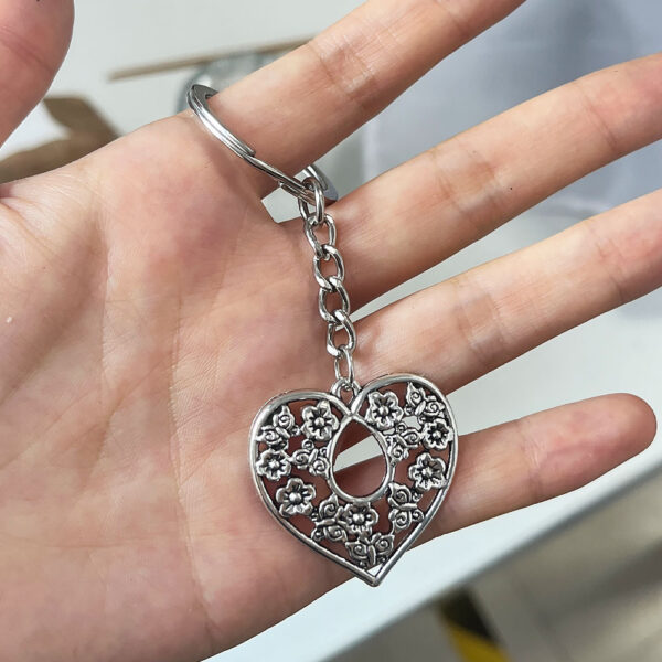 oly-8aa8fb74f9c341551417c6dcd1a6794b Wholesale Retro Flower Heart Keychain Pendant Silver Zinc Alloy Fashion Accessory for Car Keys