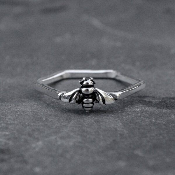 oly-8d1d0c0ef1acd03e63f219fc95f1f4b4 Wholesale Silver Hexagonal Bee Ring, Retro Alloy Fashion Accessory, Boutique Resale Jewelry