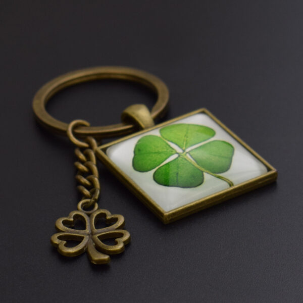 Wholesale Vintage Style Lucky Clover Keychain Pendant Silver Tone Gift Decorative Accessory