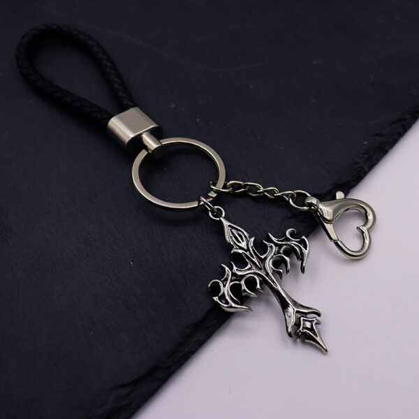 Wholesale Vintage Punk Cross Keychain Heart Pendant Black Metal Bag Charm for Bags and Keys