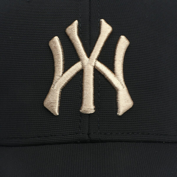Wholesale Trendy White Baseball Cap with Embroidery Letter for Outdoor Sports