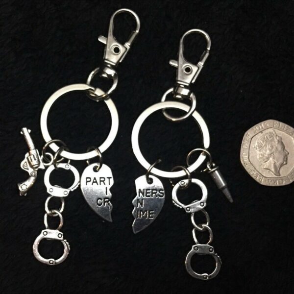 oly-9d7c310fa935d00cdc2acac4a826fdf2 Wholesale European Style Handcuff Keychain Set Pair Friendship Keyring Car Key Accessory Boutique Resale