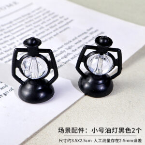 Scene accessories: 2 small oil lamps in black