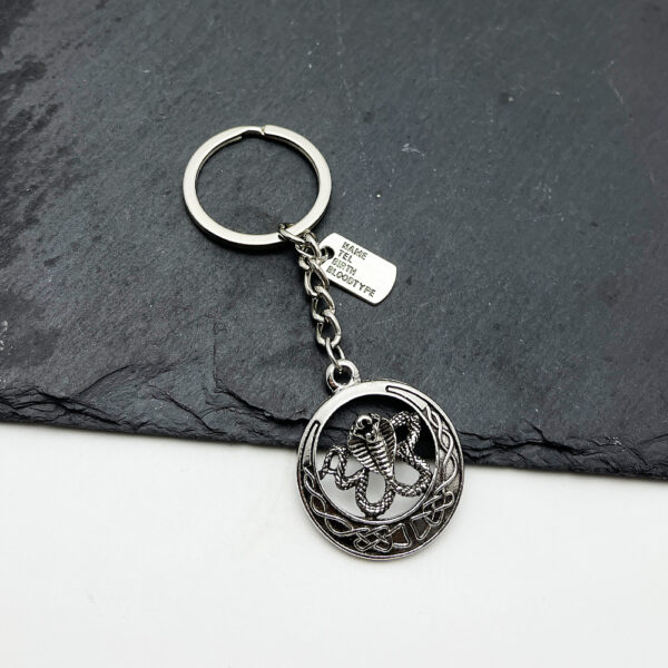 Wholesale Retro Snake Round Keychain Decorative Zinc Alloy Car Key Accessory Gift