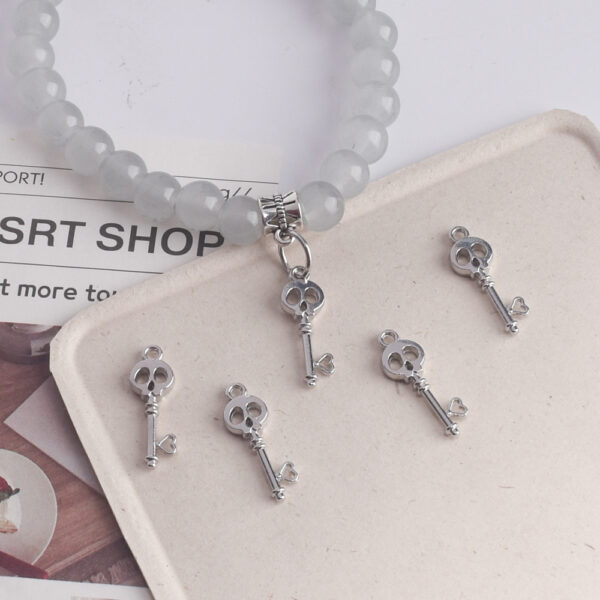 oly-a5341e18fd7900e6b8a5808e6c9a4815 Wholesale Halloween Skull Alloy Keychain Pendant Decorative Fashion Accessory Resale