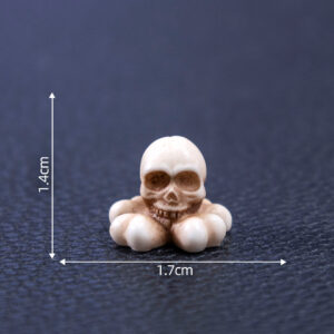 18 # Pile of skulls / Halloween stuff