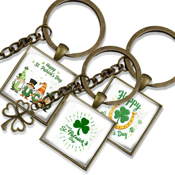 Wholesale Glow in the Dark Four Leaf Clover Keychain St Patrick's Day Fashion Accessory Gift