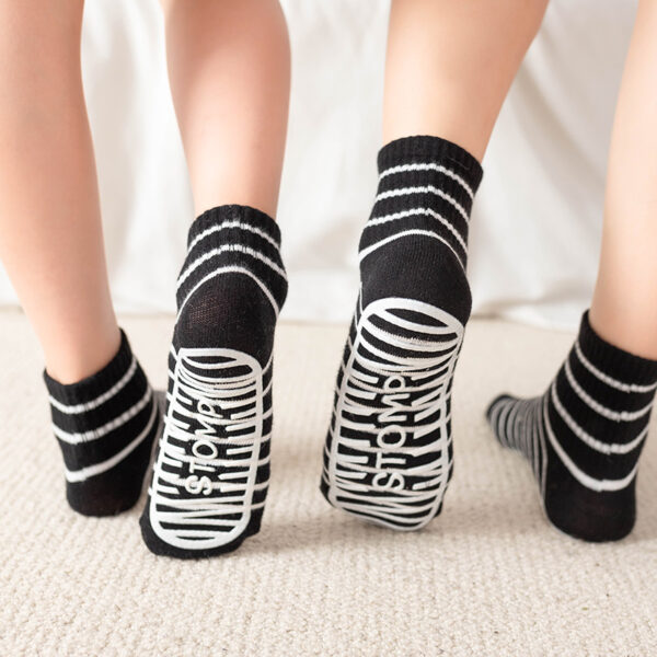 oly-a9ad77625e1bb9e70d596ccc144b23ab Wholesale Women's Cotton Black White Striped Anti slip Mid calf Socks Winter Fashion Accessory