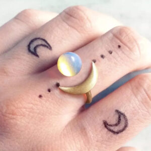 Wholesale Bohemian Crescent Moon Ring Gold Tone Alloy Opal Stone Fashion Jewelry Accessory