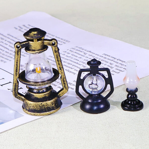 Wholesale Retro Miniature Kerosene Lamp Model - Plastic Resin Home Decor, Trendy DIY Accent for Boutique Resale
