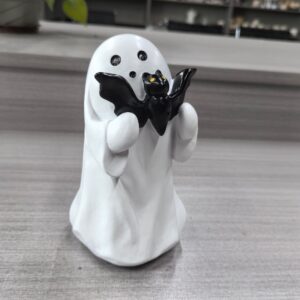 Ghost holding bat 6*6*9
