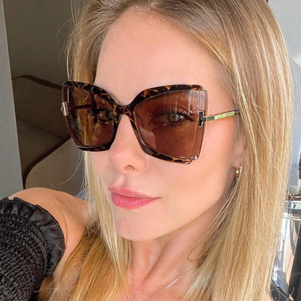 oly-ac721c22ffef8e9ee3b351cec2021fee Wholesale Butterfly Frame Ring Design Sunglasses Fashion Accessory Gift Boutique Resale