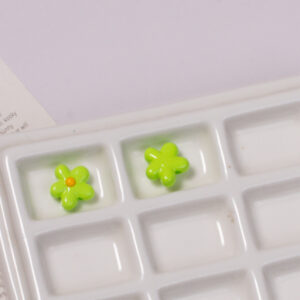 Green dotted oil flower