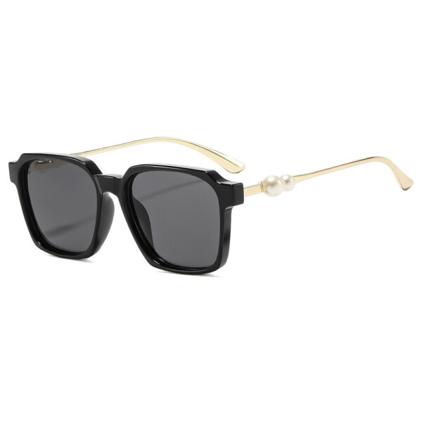 oly-af1517c5237b36db07dfdddaee9b9422 Wholesale Retro Square Frame Y2K Sunglasses UV400 Black Fashion Accessory for Resale