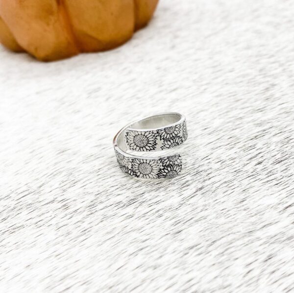 Wholesale Vintage Sunflower Open Ring Silver Electroplated Metal Boutique Resale Jewelry